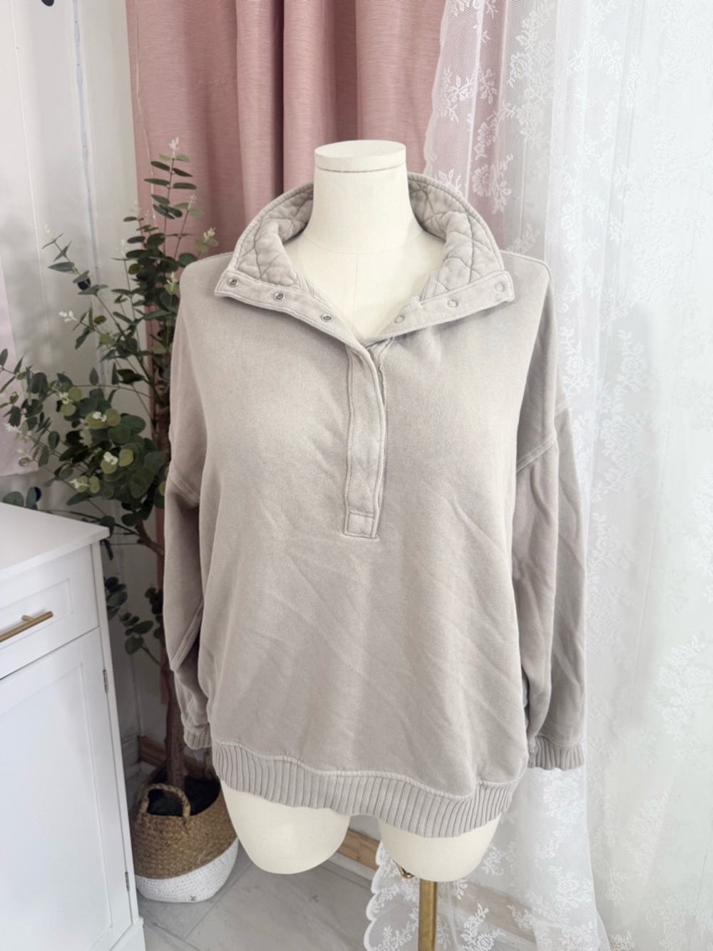 aerie women’s OH SNAP  TAN COLOR  Snap-Button  Bin#7